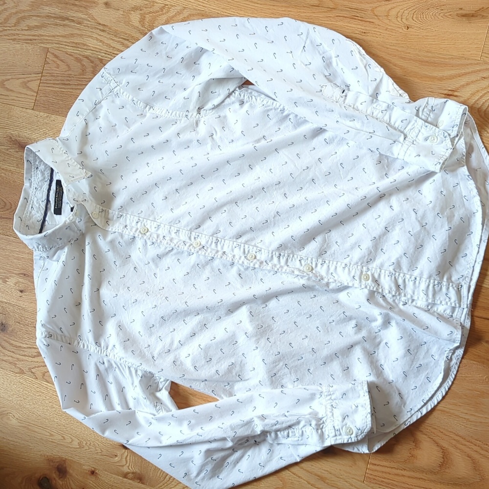 Banana Republic. Men's Camden Fit. Fish Hooks Shirt. Size Medium.